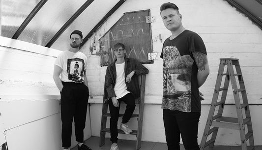 NAVIAN SIGNS WITH INDIE RECORDINGS AND RELEASE THEIR DEBUT EP "RESET"