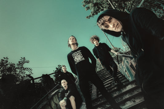 Oslo Ess teams up with Indie Recordings as they drop their newest single!