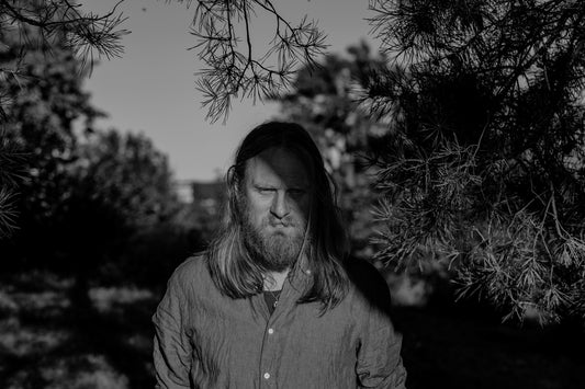 Erlend Ropstad expands his universe in Gleden & Sorgen!